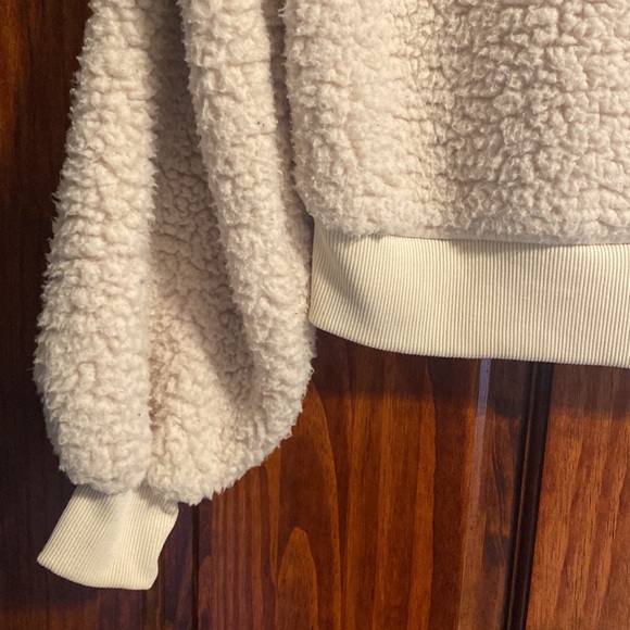 Express Factory Cozy Cropped Cream Sherpa Sweater Pullover Sweatshirt Top XS - Picture 4 of 7